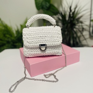 Poseta crosetata manual  alb pur si elegant  - Artynos.ro