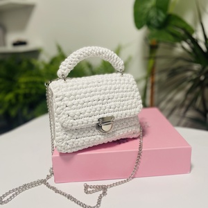 Poșetă croșetată manual  alb pur și elegant  - genți și portofele - genți de mână și umăr - geantă casual - Artynos.ro