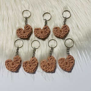 Breloc inimioară croșetată � culoare teracotă - genți și portofele - accesorii genți - breloc - Artynos.ro