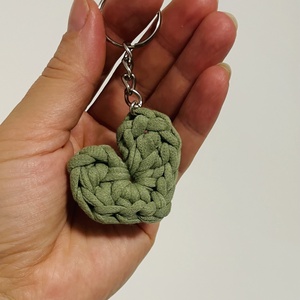 Breloc inimioara crosetata  culoare verde salvie, Genti si portofele, Accesorii genti, Breloc, , ARTYNOS