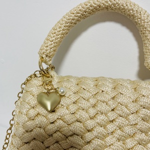    Breloc Inimă Aurie  Accesoriu Elegant pentru Poșete Croșetate  - genți și portofele - accesorii genți - breloc - Artynos.ro