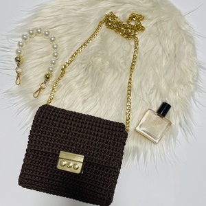 Poseta crosetata eleganta  maro cu accesorii aurii, Genti si portofele, Genti de mana si umar, Geanta crossbody, Crosetat, ARTYNOS