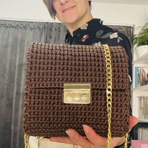 Poșetă croșetată elegantă  maro cu accesorii aurii - genți și portofele - genți de mână și umăr - geantă crossbody - Artynos.ro