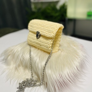 poșetă croșetată  delicată, elegantă  - genți și portofele - genți de mână și umăr - geantă crossbody - Artynos.ro