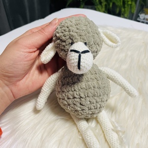 Jucărie ctoșetată oiță - jucării și echipamente pentru copii - daruri de botez - Artynos.ro