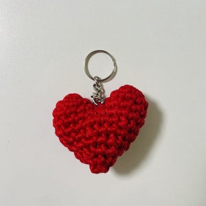 Inimioară croșetată roșie - genți și portofele - accesorii genți - breloc - Artynos.ro