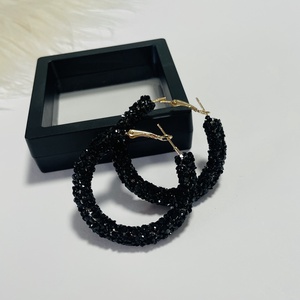 Cercei tip cerc cu pietricele negre � eleganță modernă - accesorii nuntă - bijuterii mireasă - cercei mireasă - Artynos.ro