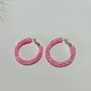 Cercei tip cerc cu pietricele roz � feminitate și rafinament - accesorii nuntă - bijuterii mireasă - cercei mireasă - Artynos.ro