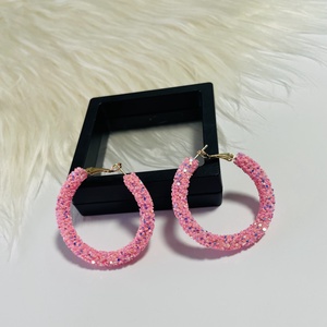 Cercei tip cerc cu pietricele roz � feminitate și rafinament - accesorii nuntă - bijuterii mireasă - cercei mireasă - Artynos.ro