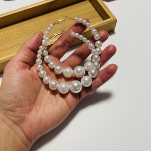 Cercei rotunzi cu perle, Accesorii nunta, Bijuterii mireasa, Cercei mireasa, , Cercei eleganti rotunzi. Diametru 7 cm 
Pentru femei indraznete, ARTYNOS