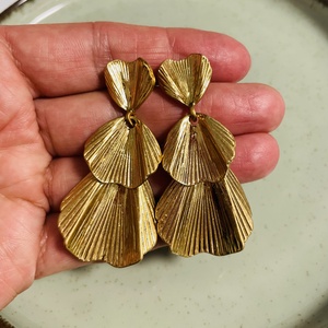 Cercei lungi cu frunzulițe ondulate aurii - accesorii nuntă - bijuterii mireasă - cercei mireasă - Artynos.ro