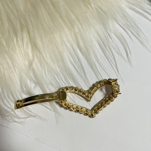 Agrafă elegantă pentru păr � Inimă cu pietre strălucitoare și mărgele - îmbrăcăminte și modă - accesorii păr - bandă de păr și agrafe păr - Artynos.ro