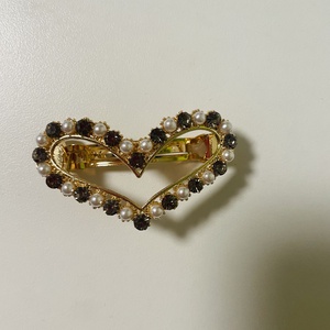 Agrafă elegantă pentru păr � Inimă cu pietre strălucitoare și mărgele - îmbrăcăminte și modă - accesorii păr - bandă de păr și agrafe păr - Artynos.ro