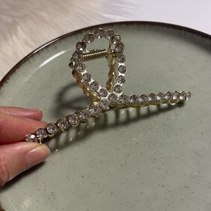 Clemă păr cu cristale - îmbrăcăminte și modă - accesorii păr - bandă de păr și agrafe păr - Artynos.ro