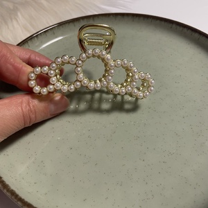 Clemă păr cu perle - îmbrăcăminte și modă - accesorii păr - bandă de păr și agrafe păr - Artynos.ro