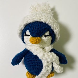Pinguin crosetat handmade � mic, adorabil si plin de personalitate - Artynos.ro