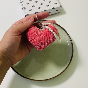 Breloc inimioara - genți și portofele - accesorii genți - breloc - Artynos.ro