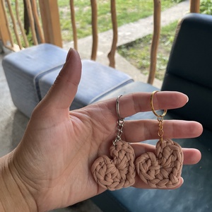 Breloc inimioara - genți și portofele - accesorii genți - breloc - Artynos.ro