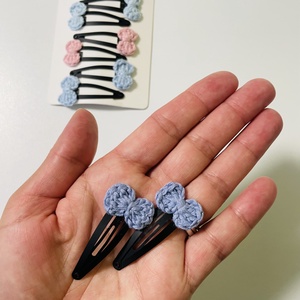 Set 2 agrafe de păr cu fundițe croșetate manual � culori pastel - îmbrăcăminte și modă - accesorii păr - bandă de păr și agrafe păr - Artynos.ro