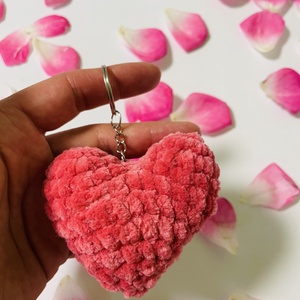 Brelocuri croșetate în formă de inimă - genți și portofele - accesorii genți - breloc - Artynos.ro
