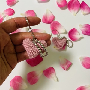 Breloc crosetat in forma de inima cu accesoriu elegant din perle - Artynos.ro