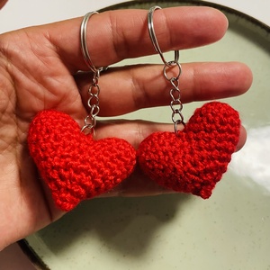 Breloc inimioară croșetată � cadou cu suflet - genți și portofele - accesorii genți - breloc - Artynos.ro