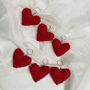 Breloc inimioara crosetată - genți și portofele - accesorii genți - breloc - Artynos.ro
