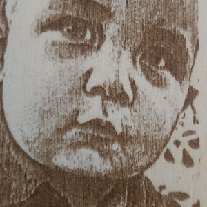 Fotogravură laser personalizată A4 pe lemn � Amintire gravată, realizată după fotografia ta - arte vizuale și accesorii  - fotografie - portret - Artynos.ro