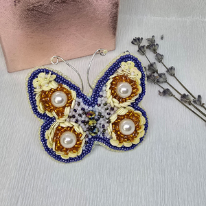 Brosa handmade  Celestial Pearl Butterfly, Bijuterii, Brosa, insigne, Insigne, Broderie, ARTYNOS