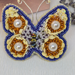 Broșă handmade  Celestial Pearl Butterfly - bijuterii - broșă, insigne - insigne - Artynos.ro