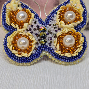 Broșă handmade  Celestial Pearl Butterfly - bijuterii - broșă, insigne - insigne - Artynos.ro
