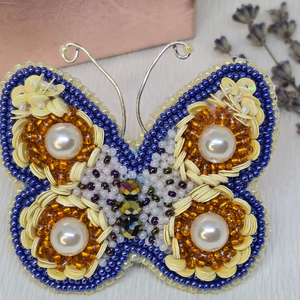 Broșă handmade  Celestial Pearl Butterfly - bijuterii - broșă, insigne - insigne - Artynos.ro