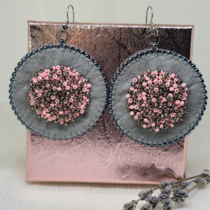 Cercei Handmade Statement și Delicați - bijuterii - cercei - Artynos.ro Cercei Handmade Statement și Delicați - bijuterii - cercei - Artynos.ro