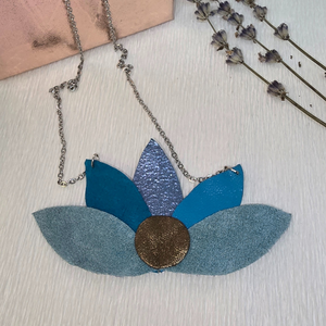 Pandantiv handmade Blue Lotus Dream - bijuterii - coliere - coliere cu pandantive - Artynos.ro