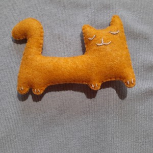Pisică neagră, pâslă de lână -  - Artynos.ro