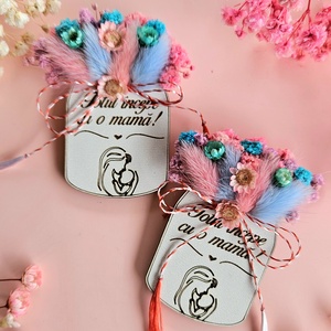 Martisor Borcanel cu flori Totul incepe cu o mama  - Artynos.ro