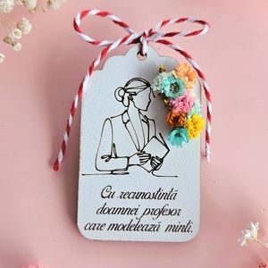 Broșă mărțișor doamna Educatoare/Învățătoare/Profesoara - bijuterii - mărțișor - Artynos.ro