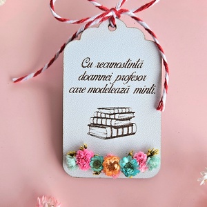 Broșă mărțișor doamna Educatoare/Învățătoare/Profesoara - bijuterii - mărțișor - Artynos.ro