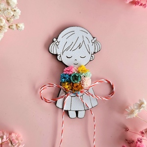 Brosa martisor Baietel/Fetita cu flori, Bijuterii, Martisor, Aranjament de flori, Gravare, pirogravura, ARTYNOS