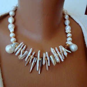 Unforgotten / Ramas in amintire - colier cu perle baroc mari si f mari, imbinate organic cu perle biwa si accesorii auri - Artynos.ro