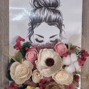 Tablou decorativ handmade � siluetă feminină cu buchet din licheni stabilizați, flori uscate și lemn (26 x 34 cm) - casă & stil de viață - decorațiuni de casă - decorațiuni de pereți - tablou cu licheni - Artynos.ro