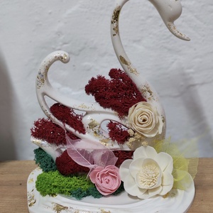 Lebada decorativa din ceramica cu licheni rosii si flori uscate� decor handmade natural, Arte vizuale si accesorii , Sculptura, Sculpturi si figurine din ceramica, Aranjament de flori, Ceramica, ARTYNOS