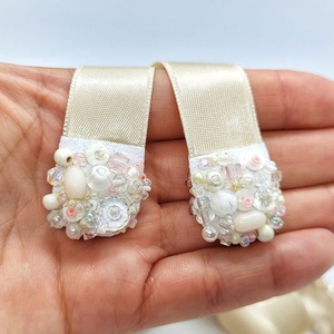 Brau handmade cu pietre albe, roz pudra, crem, bej - accesorii nuntă - bijuterii mireasă - inele de logodnă, verighete - Artynos.ro
