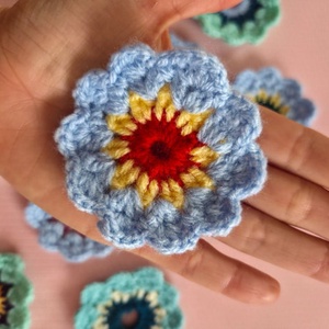 10x flori crosetate bleu, menta - casă & stil de viață - decorațiuni de casă - accesorii florale - flori la fir - Artynos.ro