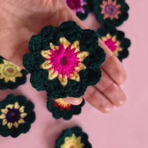 10x flori crosetate verde padure - casă & stil de viață - decorațiuni de casă - accesorii florale - flori la fir - Artynos.ro