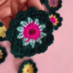 10x flori crosetate verde padure - casă & stil de viață - decorațiuni de casă - accesorii florale - flori la fir - Artynos.ro