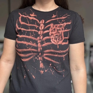 Tricou pictat cu clor  - îmbrăcăminte și modă - haine damă - tricou și top de damă - Artynos.ro