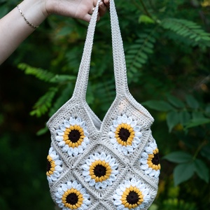 Geanta crosetata Sunflower, Genti si portofele, Genti de mana si umar, Geanta casual, , Geanta crosetata granny square, realizata din din bumbac. Are captuseala pe interior. 
Dimensiuni:
..., ARTYNOS