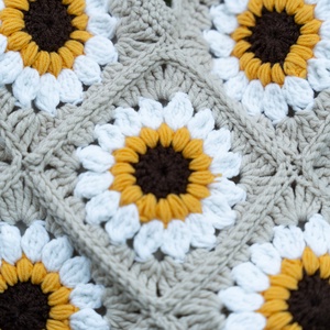 Geantă croșetată Sunflower - genți și portofele - genți de mână și umăr - geantă casual - Artynos.ro