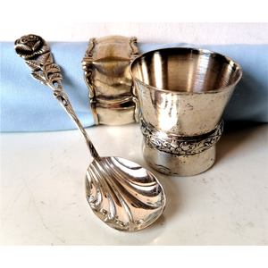 Set de botez vintage din argint si placat cu argint, model de trandafir Hildesheimer - Artynos.ro